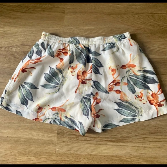 Babaton Shorts - Picture 6 of 7